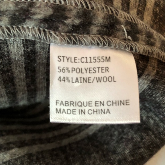 Conrad C Collection Wool Coat. Size medium . Grey with black,fuschia trim - Picture 5 of 6